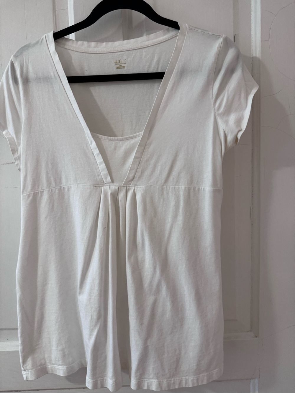 Aeropostale White V-Neck Short Sleeve Front-Pleat Tee